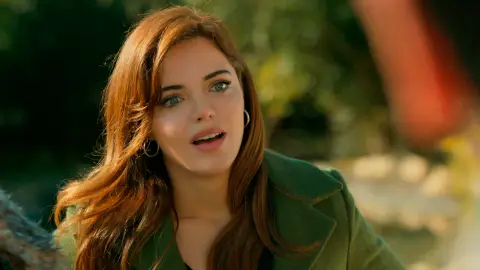 Züleyha demuestra que los celos de Müjgan rozan la locura delante de Demir y Yilmaz Züleyha demuestra que los celos de Müjgan rozan la locura delante de Demir y Yilmaz