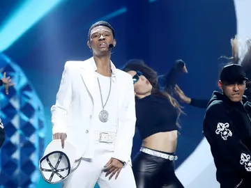 Nia Correia, puro flow como Usher en ‘Yeah!’ Nia Correia, puro flow como Usher en ‘Yeah!’