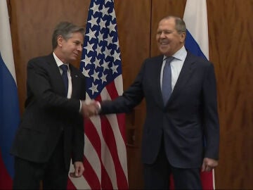 Estados Unidos y Rusia se comprometen a dialogar para evitar un choque en Ucrania