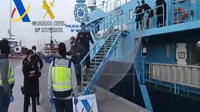 El v&iacute;deo de un pesquero interceptado con 560 kilos de coca&iacute;na en Canarias