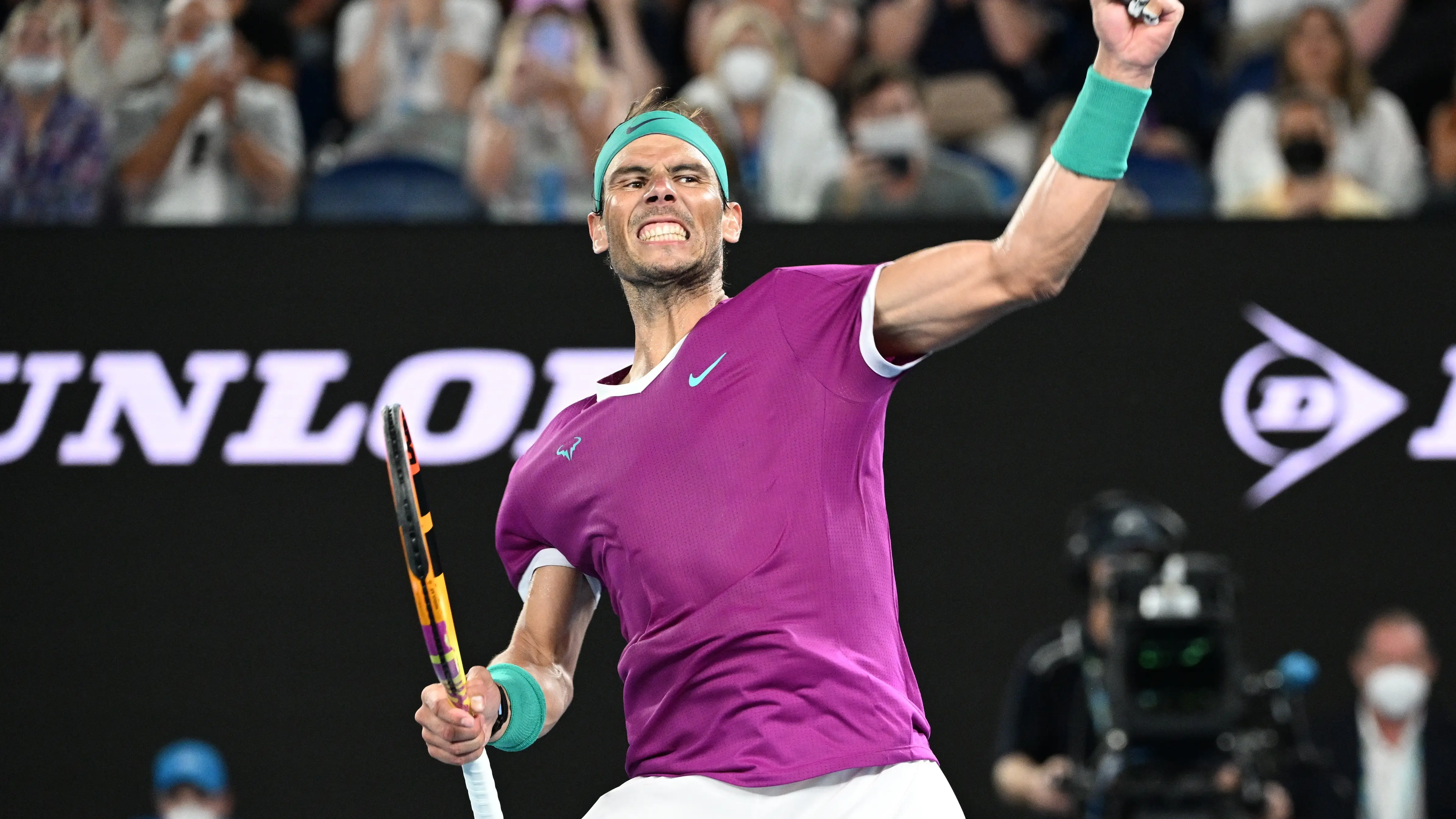 Rafa Nadal celebra su victoria ante Karen Khachanov en el Open de Australia Rafa Nadal celebra su victoria ante Karen Khachanov en el Open de Australia