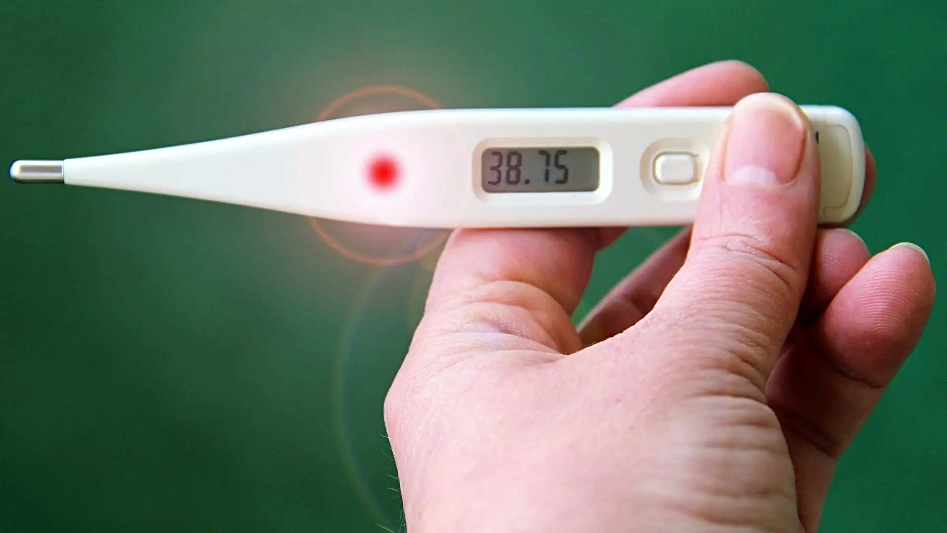 Termómetro con fiebre Termómetro con fiebre