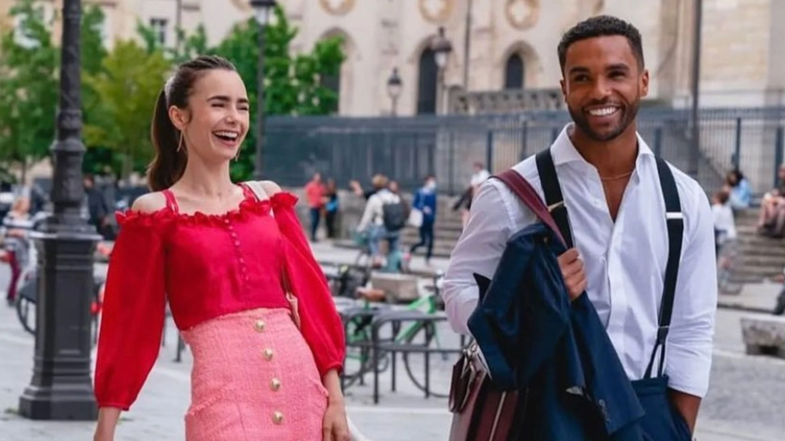 Lilly Collins y Lucien Laviscount en 'Emily en París' Lilly Collins y Lucien Laviscount en 'Emily en París'