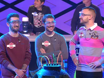 ‘Los serranitos’ toman nota de una curiosa tradición alemana: ¿Celebrarán así su 25 cumpleaños? ‘Los serranitos’ toman nota de una curiosa tradición alemana: ¿Celebrarán así su 25 cumpleaños?