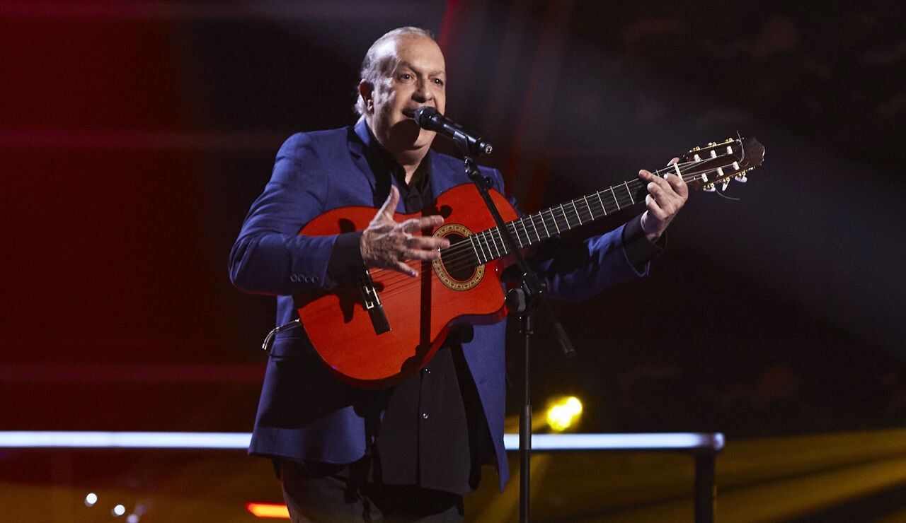 Peret Reyes canta ‘Una lágrima cayó en la arena’ en la Semifinal de ‘La Voz Senior’