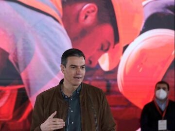 El secretario general del PSOE y presidente del Gobierno, Pedro Sánchez, interviene en un acto del partido celebrado este sábado en Gijón