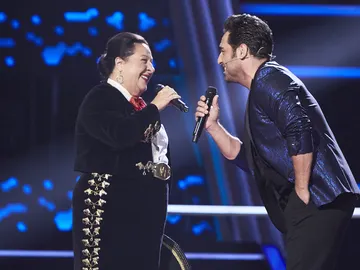 David Bustamante emociona cantando ‘La media vuelta’ con Lina Vargas en ‘La Voz Senior’ David Bustamante emociona cantando ‘La media vuelta’ con Lina Vargas en ‘La Voz Senior’