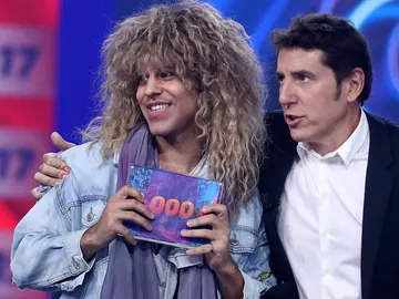 Agoney cede el premio a una compañera en su tercera victoria Agoney cede el premio a una compañera en su tercera victoria