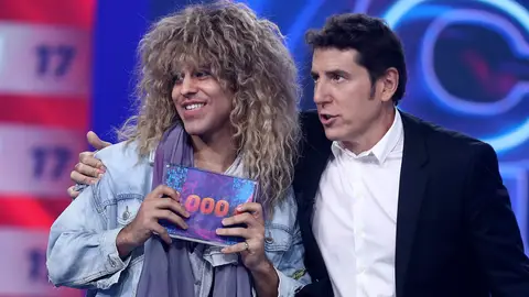 Agoney cede el premio a una compañera en su tercera victoria 'Tu cara me suena'