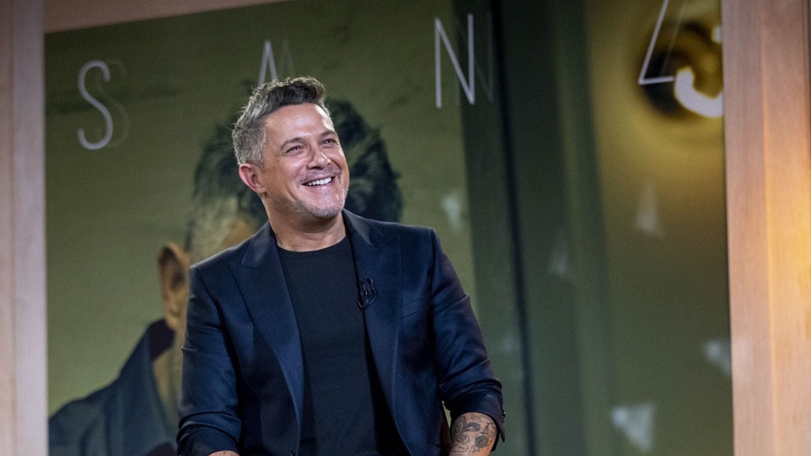 Alejandro Sanz publica una foto de su pasado con Kim Kardashian y las redes no dan crédito