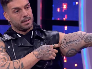 Rasel desvela la historia de su tatuaje más importante y que sufría de bullying Rasel desvela la historia de su tatuaje más importante y que sufría de bullying