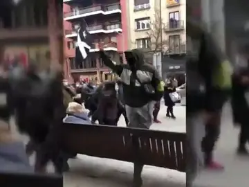 Pablo Casado condena los "ataques y amenazas del independentismo" a Alejandro Fernández en un acto en Vic Pablo Casado condena los "ataques y amenazas del independentismo" a Alejandro Fernández en un acto en Vic