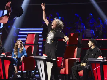 El rock de Lluís Navarro enloquece a José Mercé en ‘La Voz Senior’ El rock de Lluís Navarro enloquece a José Mercé en ‘La Voz Senior’