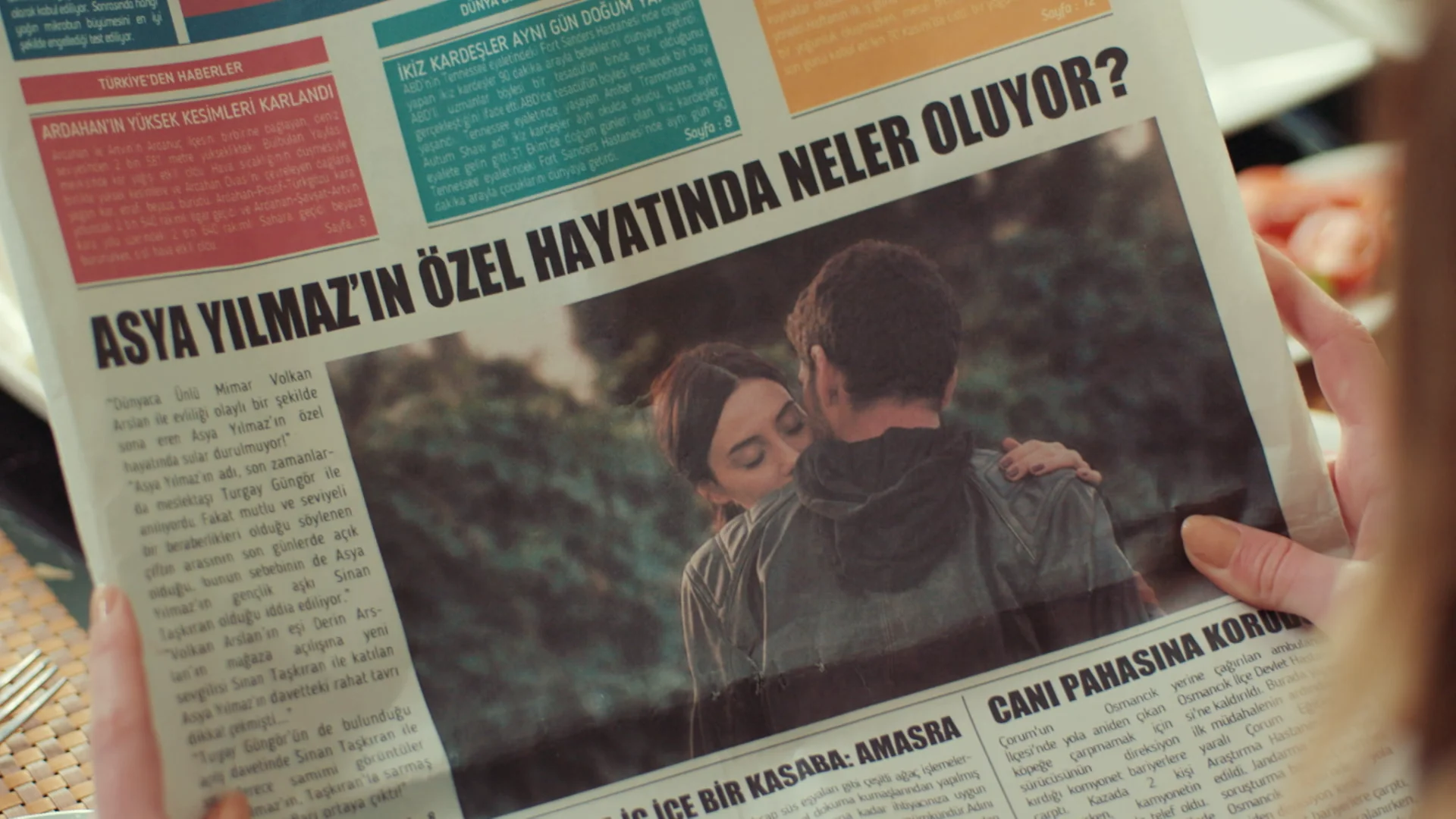 Asya y Sinan, portada de todos los periódicos 'Infiel'