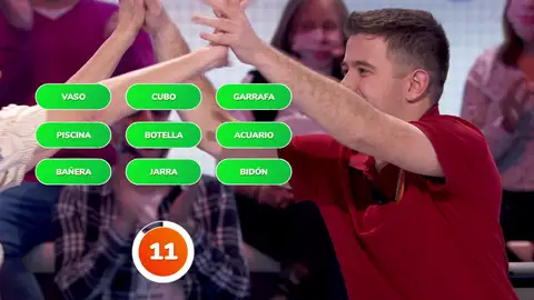 El equipo azul gana una divertida batalla de globos de agua en ‘¿Dónde Están?’ El equipo azul gana una divertida batalla de globos de agua en ‘¿Dónde Están?’