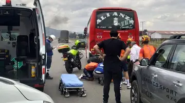 Imagen del accidente que tuvo el ciclista colombiano Egán Bernal 