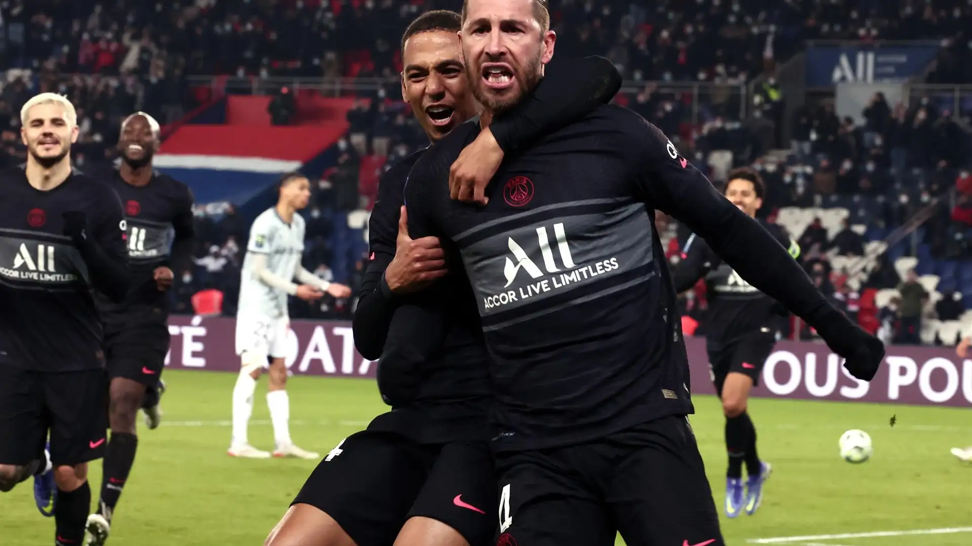 Sergio Ramos celebra con rabia su primer gol con el PSG Sergio Ramos celebra con rabia su primer gol con el PSG