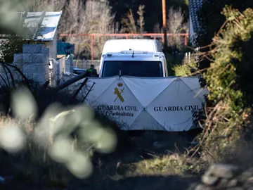 La Guardia Civil inspeccionan la vivienda del detenido por la desaparición de Esther López La Guardia Civil inspeccionan la vivienda del detenido por la desaparición de Esther López