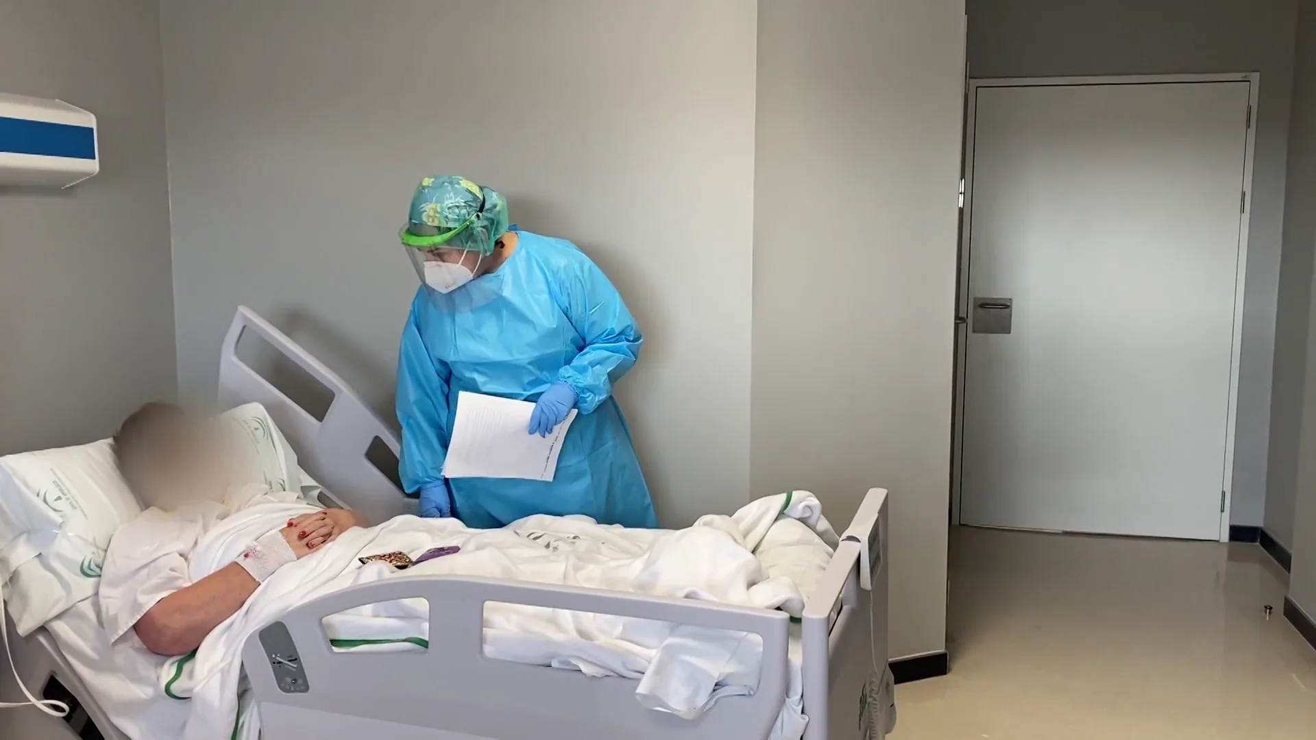 Belén recibe y lee cartas para sus pacientes de covid desde hace 2 años Belén recibe y lee cartas para sus pacientes de covid desde hace 2 años