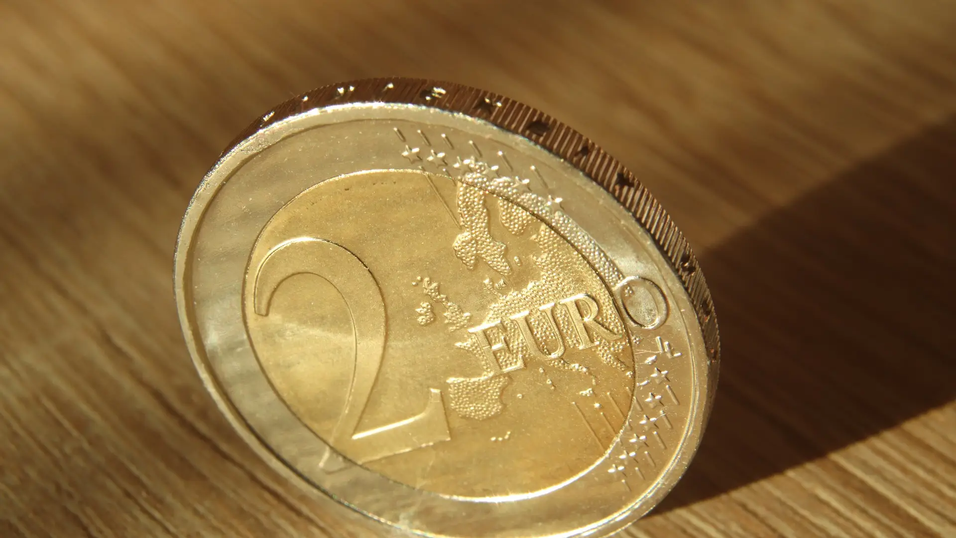 Entra en circulaci&oacute;n la nueva moneda de 2 euros