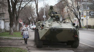 Un tanque del ej&eacute;rcito ruso en Crimea