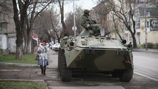 Un tanque del ej&eacute;rcito ruso en Crimea