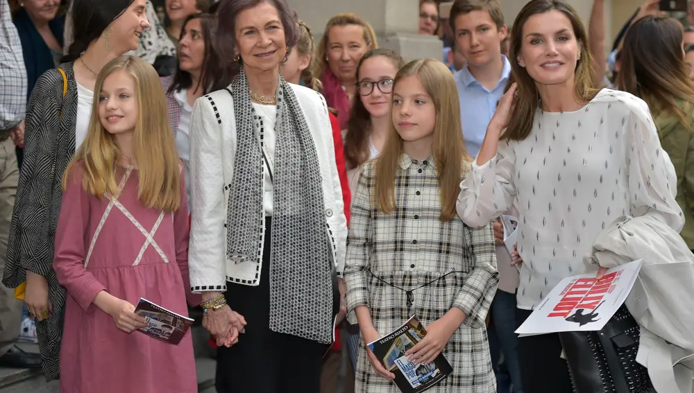 Reina Letizia, princesa Leonor, infanta Sofía y reina emérita Sofía.