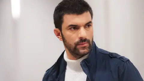 ¿Quién es Engin Akyürek, el protagonista de 'La hija del embajador'? ¿Quién es Engin Akyürek, el protagonista de 'La hija del embajador'?