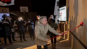 Comienza la campaña electoral en Castilla y León con la pegada de carteles