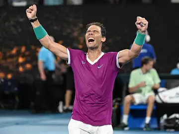 Nadal remonta un partido histórico de 5 horas ante Medvedev y conquista en Australia su 21º Grand Slam Nadal remonta un partido histórico de 5 horas ante Medvedev y conquista en Australia su 21º Grand Slam