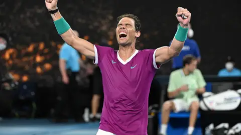 Nadal remonta un partido histórico de 5 horas ante Medvedev y conquista en Australia su 21º Grand Slam Nadal remonta un partido histórico de 5 horas ante Medvedev y conquista en Australia su 21º Grand Slam