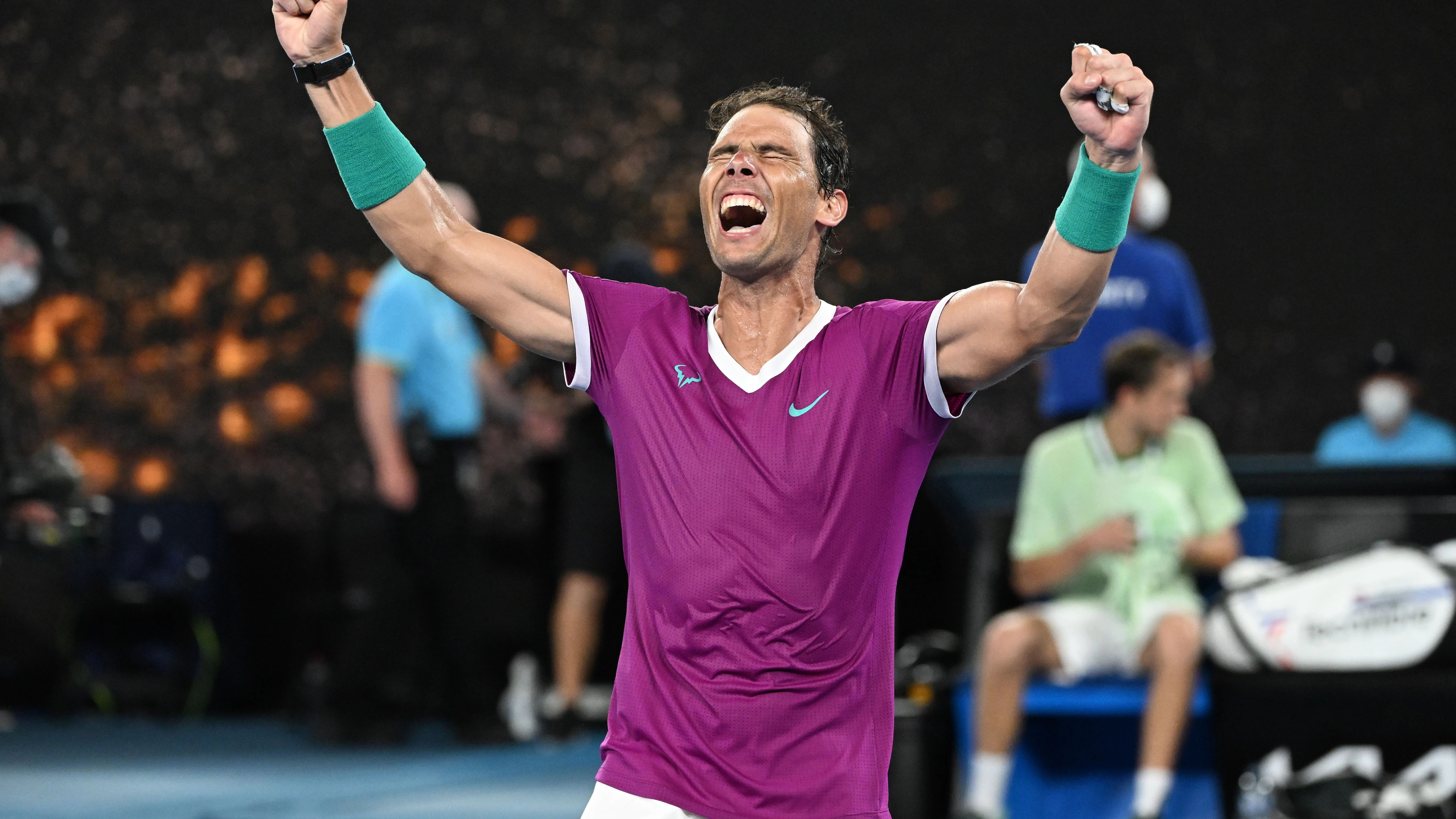 Nadal remonta un partido histórico de 5 horas ante Medvedev y conquista en Australia su 21º Grand Slam Nadal remonta un partido histórico de 5 horas ante Medvedev y conquista en Australia su 21º Grand Slam