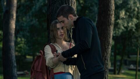 Clara Galle y Julio Peña como Raquel y Ares en 'A través de mi ventana'
