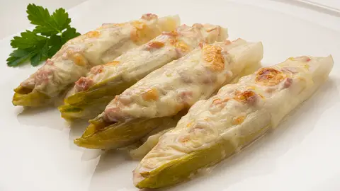 Receta de endibias con bechamel y queso, de Karlos Arguiñano Receta de endibias con bechamel y queso, de Karlos Arguiñano