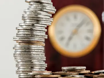 Monedas apiladas unas sobre otras. Monedas apiladas unas sobre otras.