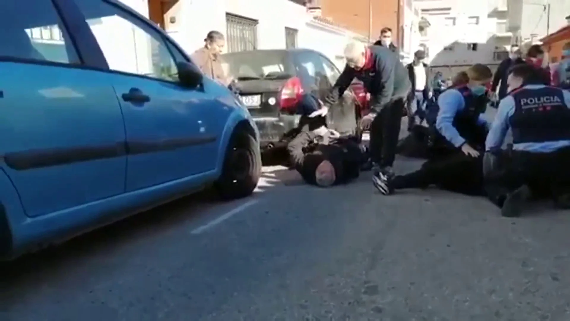 Apu&ntilde;alan a una pareja en plena calle tras una pelea vecinal en Sant Feliu de Gu&iacute;xol (Girona)