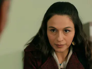 Saniye amenaza a Hatip tras descubrir la verdad: “Aléjate de mi familia” Saniye amenaza a Hatip tras descubrir la verdad: “Aléjate de mi familia”