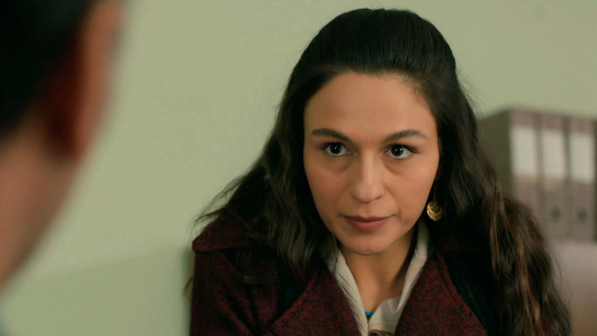 Saniye amenaza a Hatip tras descubrir la verdad: “Aléjate de mi familia” Saniye amenaza a Hatip tras descubrir la verdad: “Aléjate de mi familia”