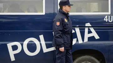 Investigan una agresión sexual a una menor encontrada semidesnuda en un portal de Coslada (Madrid) Investigan una agresión sexual a una menor encontrada semidesnuda en un portal de Coslada (Madrid)