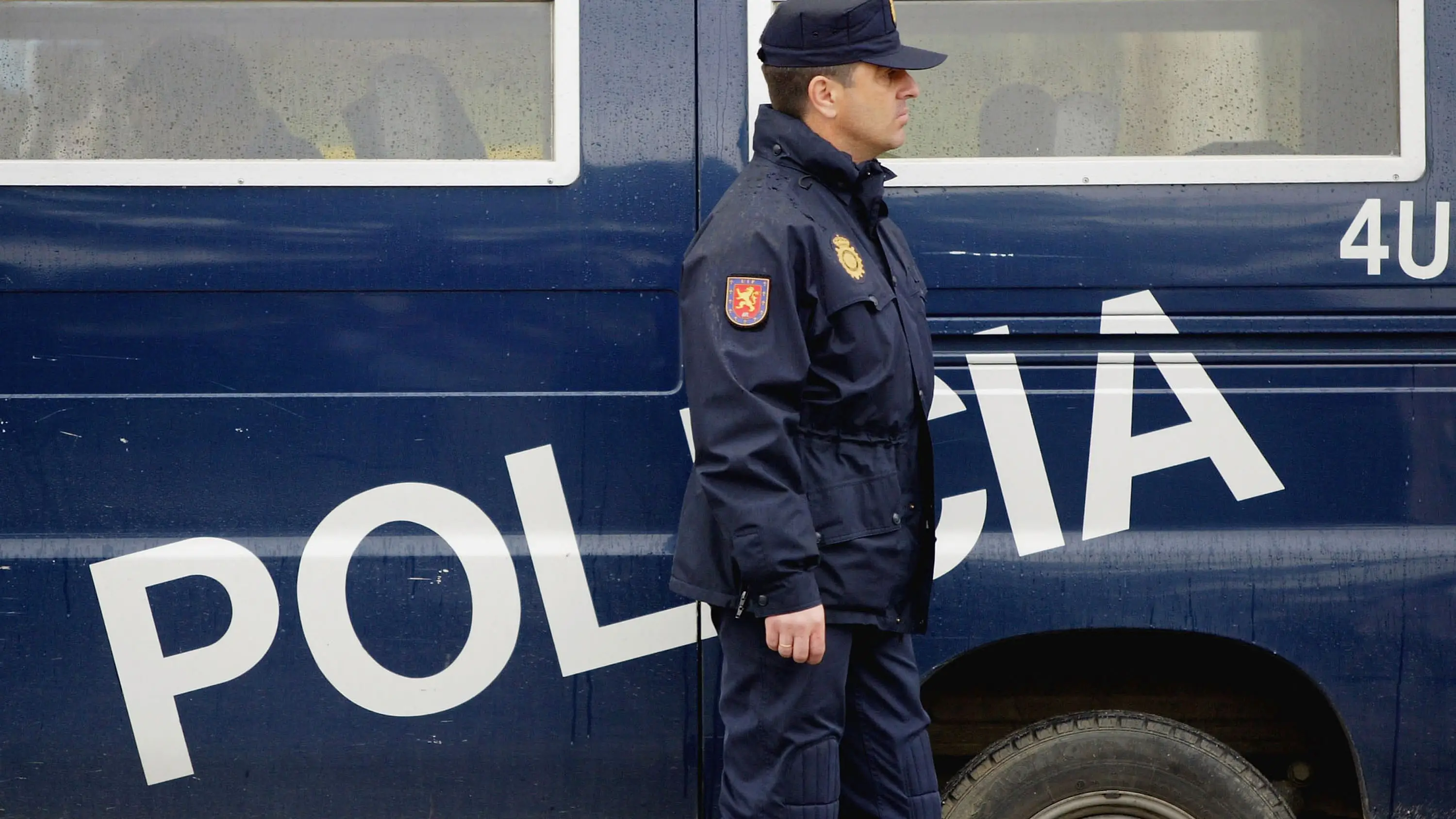 Investigan una agresión sexual a una menor encontrada semidesnuda en un portal de Coslada (Madrid) Investigan una agresión sexual a una menor encontrada semidesnuda en un portal de Coslada (Madrid)