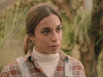 Coral, en shock tras enterarse de que su madre ha comenzado a trabajar en Garlo Coral, en shock tras enterarse de que su madre ha comenzado a trabajar en Garlo