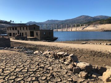 Emerge Aceredo en el embalse de Lindoso