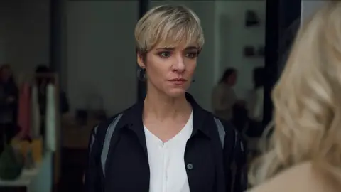 ¡Laura se queda sin pruebas! El miedo paraliza a Elena ¡Laura se queda sin pruebas! El miedo paraliza a Elena