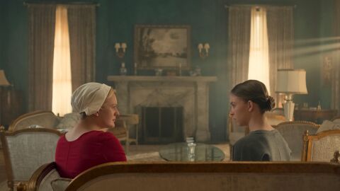 Sydney Sweeney como Eden en 'El cuento de la criada' con June