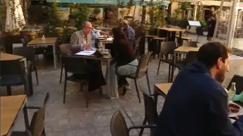 Un hombre finge que se asfixia para hacer un 'simpa' Un hombre finge que se asfixia para hacer un 'simpa'