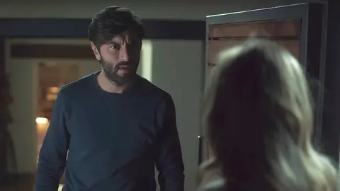 Laura acorrala a Xavier que pierde los nervios: “Sé por qué se suicidó tu mujer” Laura acorrala a Xavier que pierde los nervios: “Sé por qué se suicidó tu mujer”