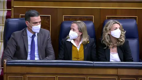 Sánchez, Calviño y Batet tras la confusión de Meritxel Batet Sánchez, Calviño y Batet tras la confusión de Meritxel Batet