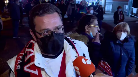 La La afición del Rayo Vallecano estalla contra Carlos Santiso La afición del Rayo Vallecano estalla contra Carlos Santiso