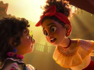 Mirabel y Dolores en 'Encanto' Mirabel y Dolores en 'Encanto'