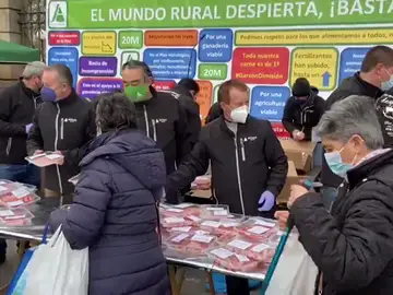 Ganaderos de Soria reparten 2.000 raciones de carne